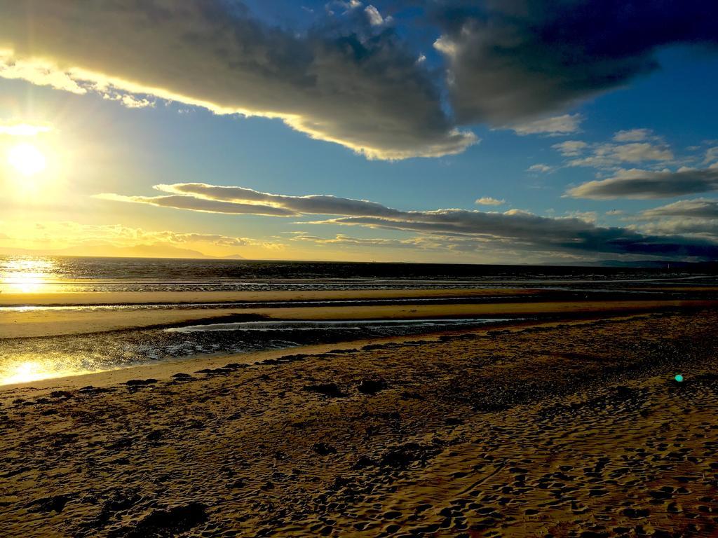 No5 Ayr Beach - Coorie Doon Stays Экстерьер фото